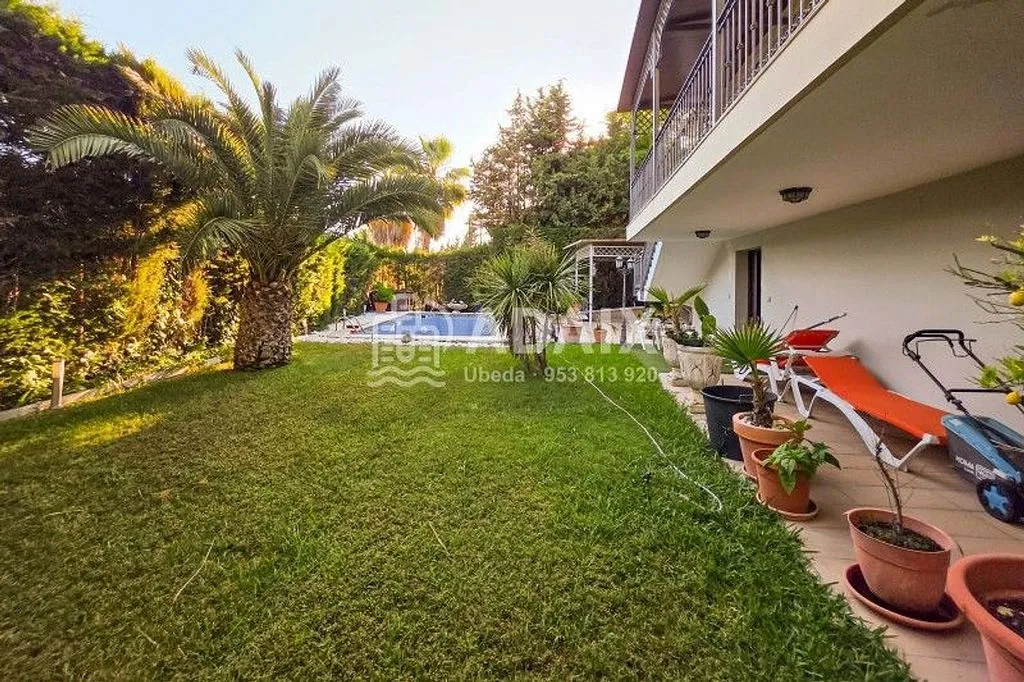 Pool - Chalet with Pool in Baeza, Jaén