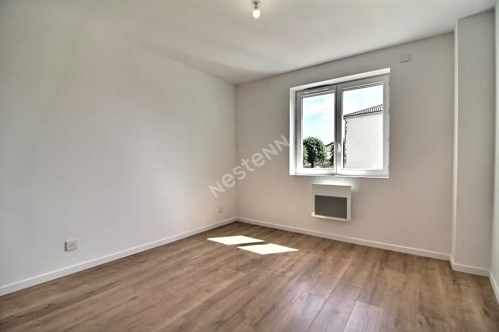 Stanze - Refurbished Triplex with Terrace in Heyrieux