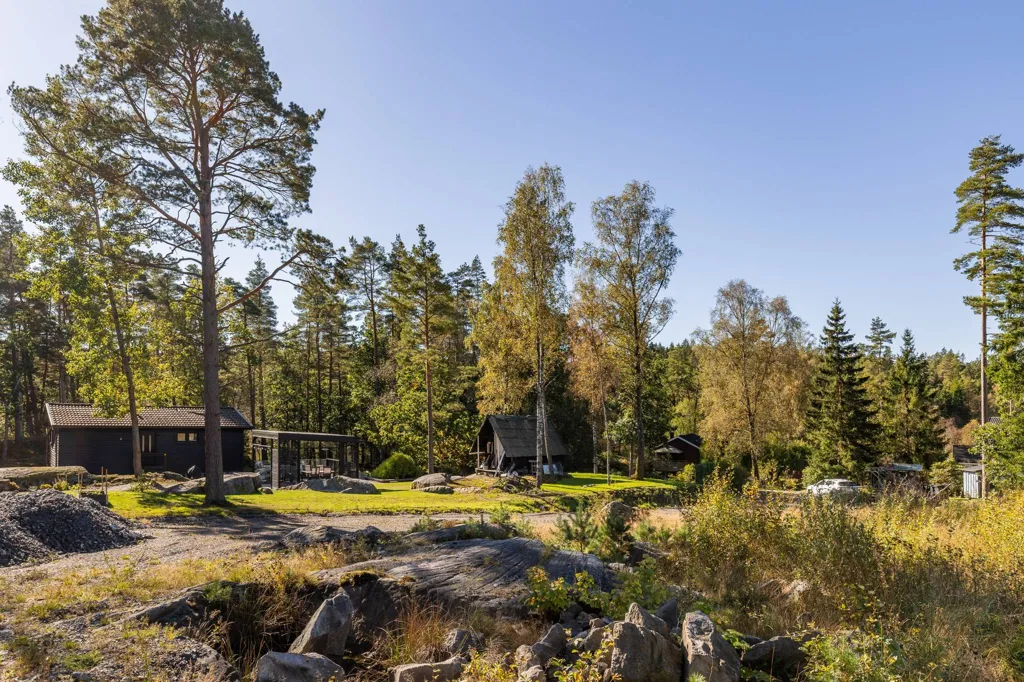 Aed - Generous Plot with Natural Setting near Gråbo