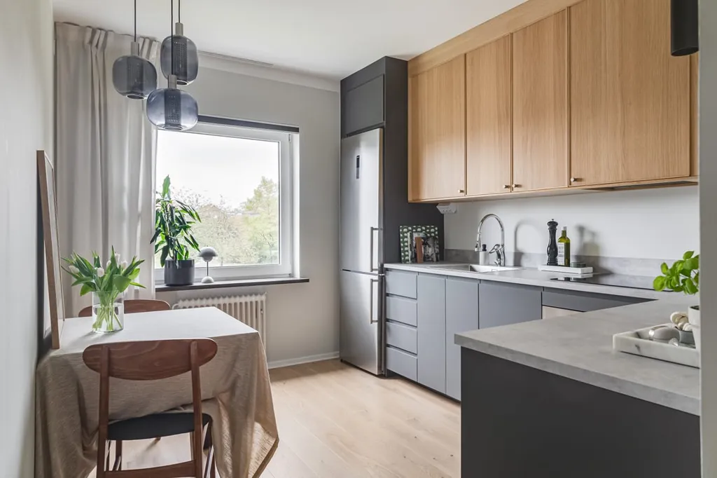 Cuisine - Renovated Apartment with Large Balcony in Central Location