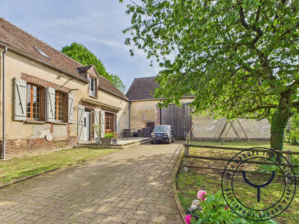Aed - Charming Longère with Potential in Saint-Benoist-sur-Vanne