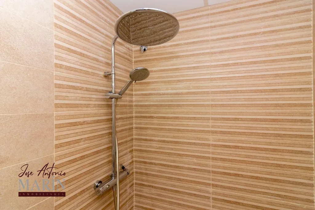 Salles de bain - Apartment with Balcony in Old Town Centre