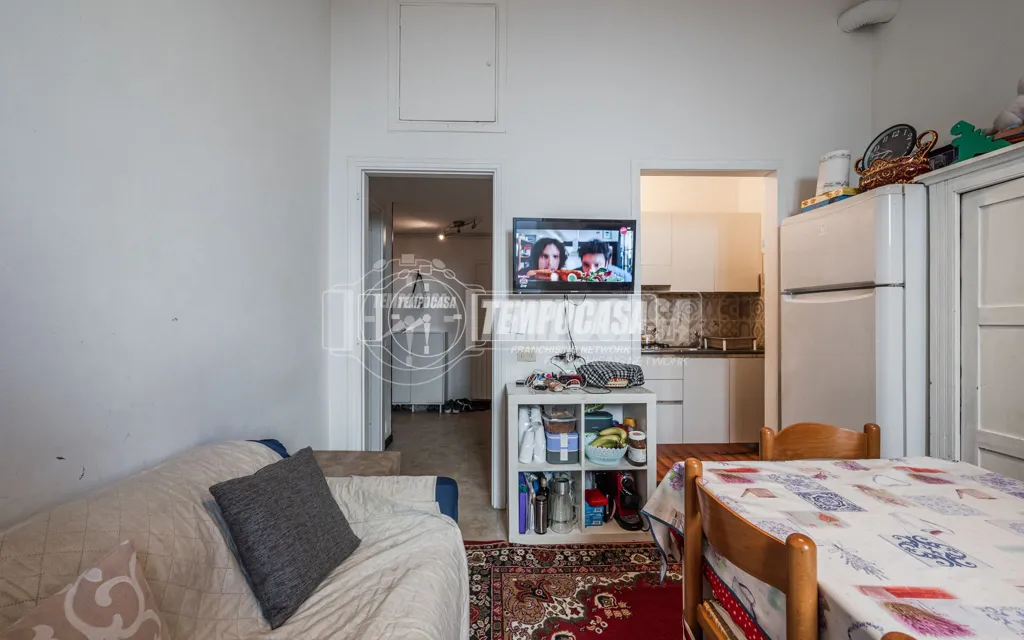 Elutuba - Two-Bedroom Apartment for Renovation in Milan