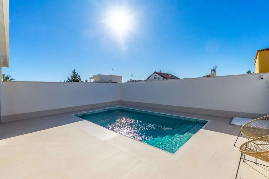 Piscina - Luxury Villa with Pool in El Chaparral, Torrevieja
