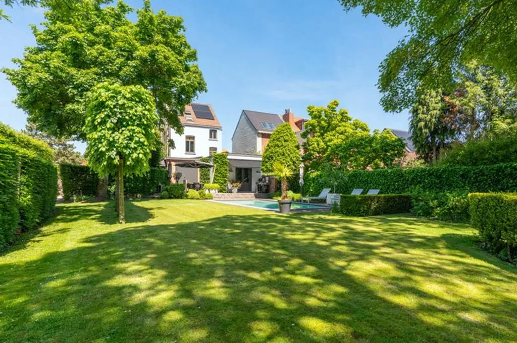 Giardino - House with Swimming Pool in Kapellen