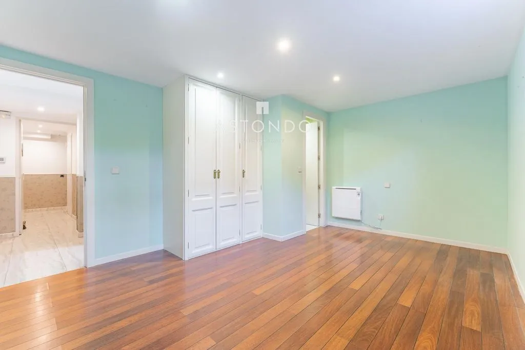 Pièces - Luxury Townhouse with Pool in Madrid