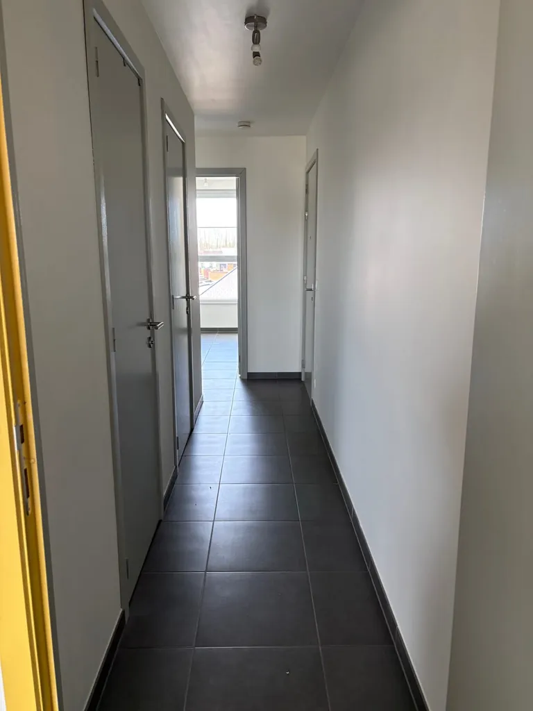Entrée - Appartement avec 2 Terrasses au Centre de Halle