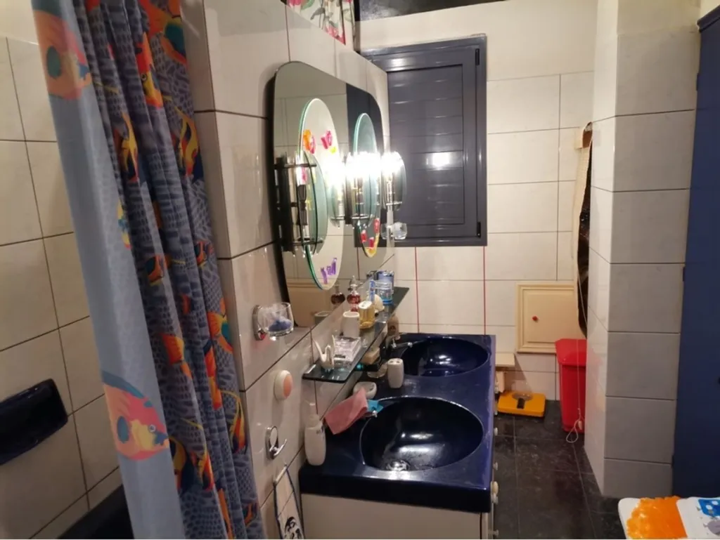 Bagni - Renovated Corner Apartment with Front View in Erythraia Centre