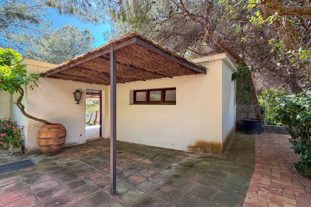Terrazza - Seafront Estate with Beach Access in Almadraba