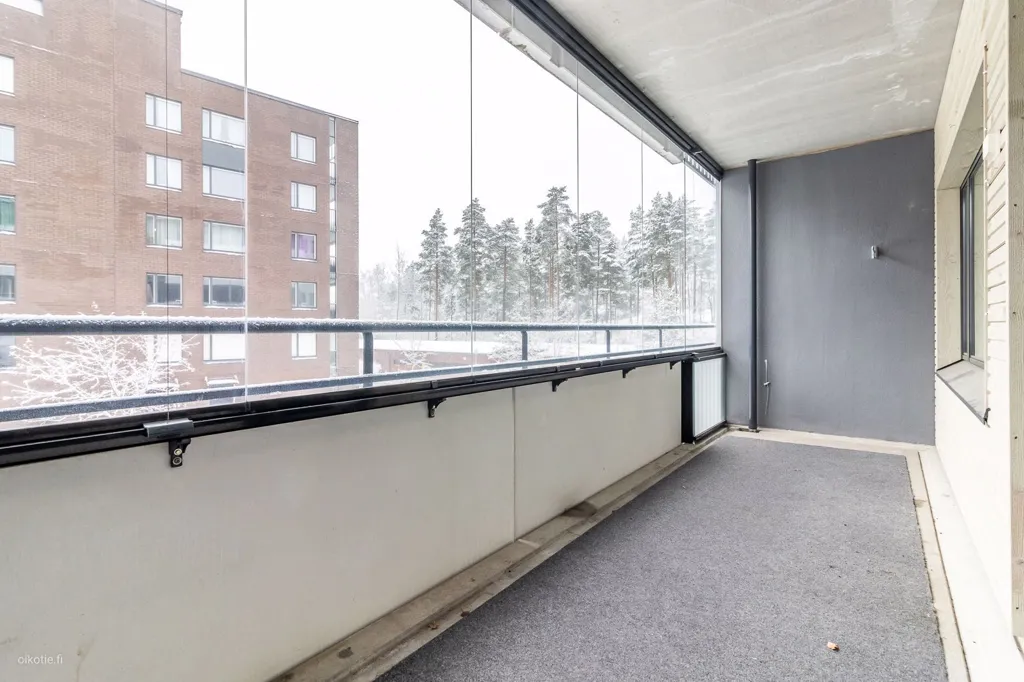 Balcon - Spacious Apartment with Balcony in Veromies, Vantaa