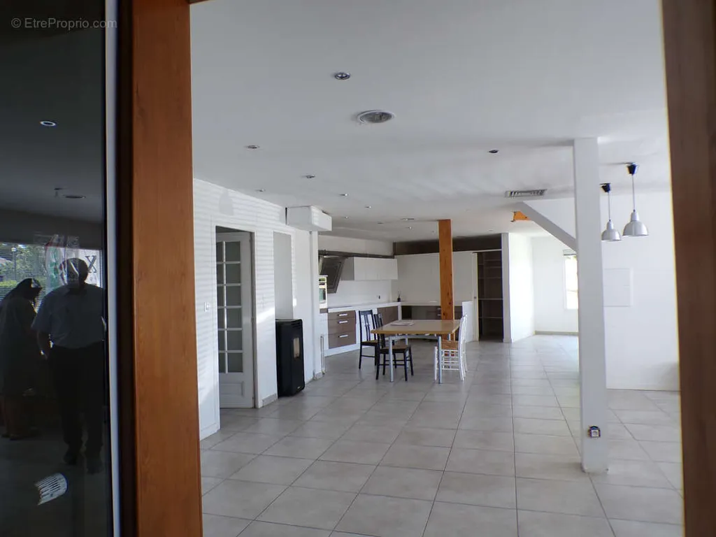 Salle à manger - Maison Ossature Bois avec Espace Professionnel sur Axe Passant