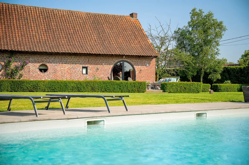 Piscine - Ferme Rénovée avec Piscine Intérieure et Extérieure