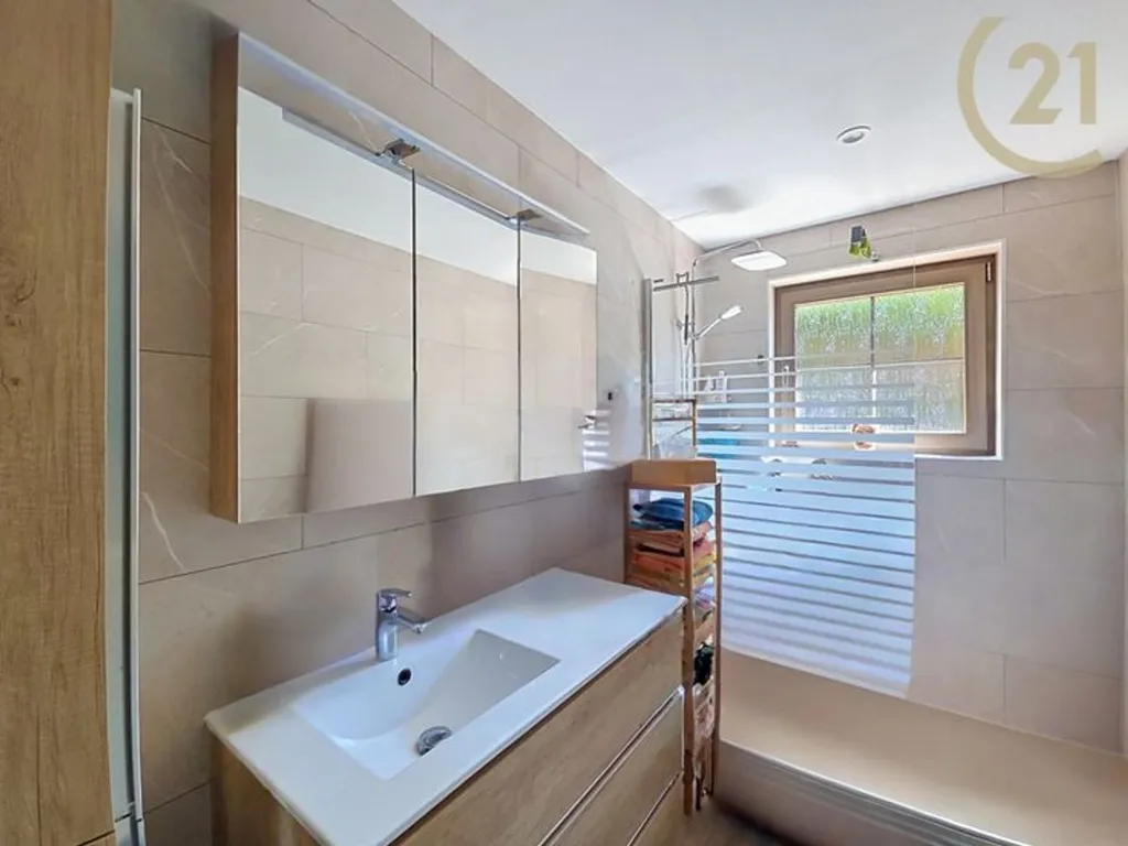 Bathrooms - Charming House with Terrace in Limelette