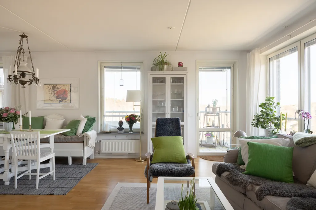 Séjour - 55+ Apartment with Two Balconies in Nockeby Backe