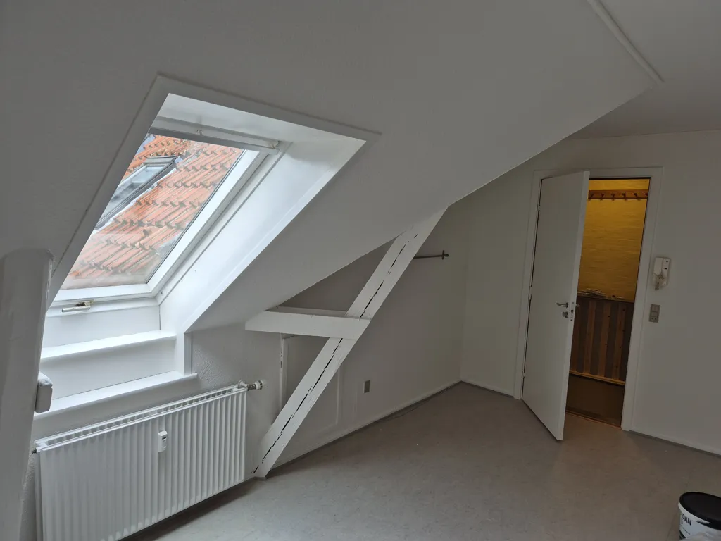 Toad - Central Studio Flat with Private Bathroom in 4th Floor