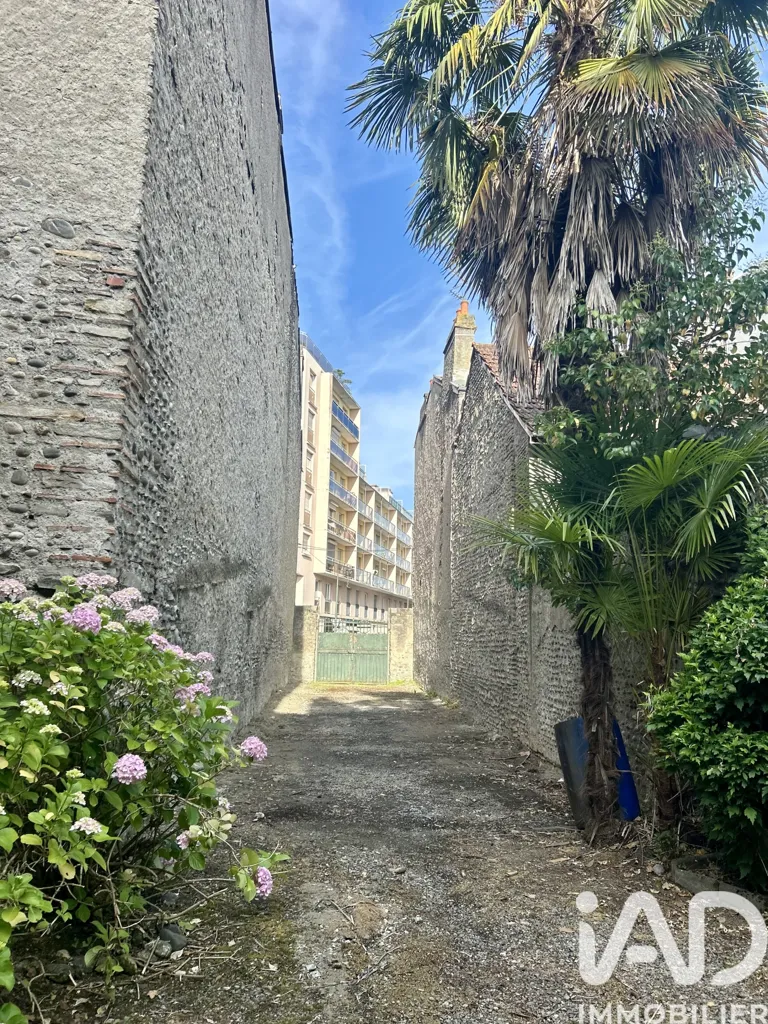 Garden - Building with Garden and Parking in Pau