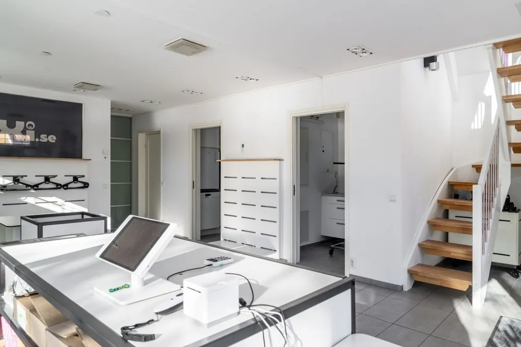 Pièces - Corner 1½-Floor Villa with Light Plan in Attractive Location