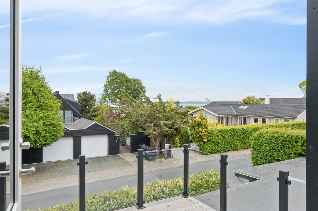 Balcon - Villa with Øresund View in Ålsgårde