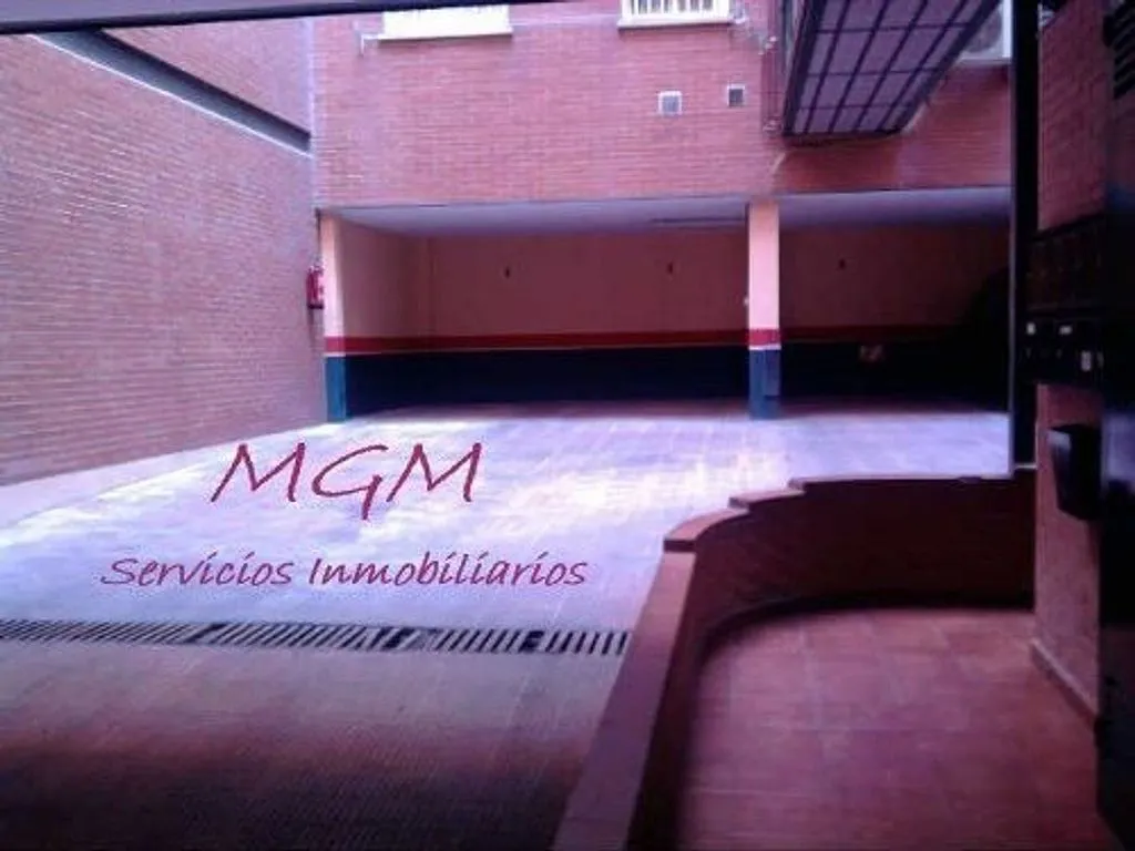 Garage - 2-Bedroom Flat with Balcony in Chueca