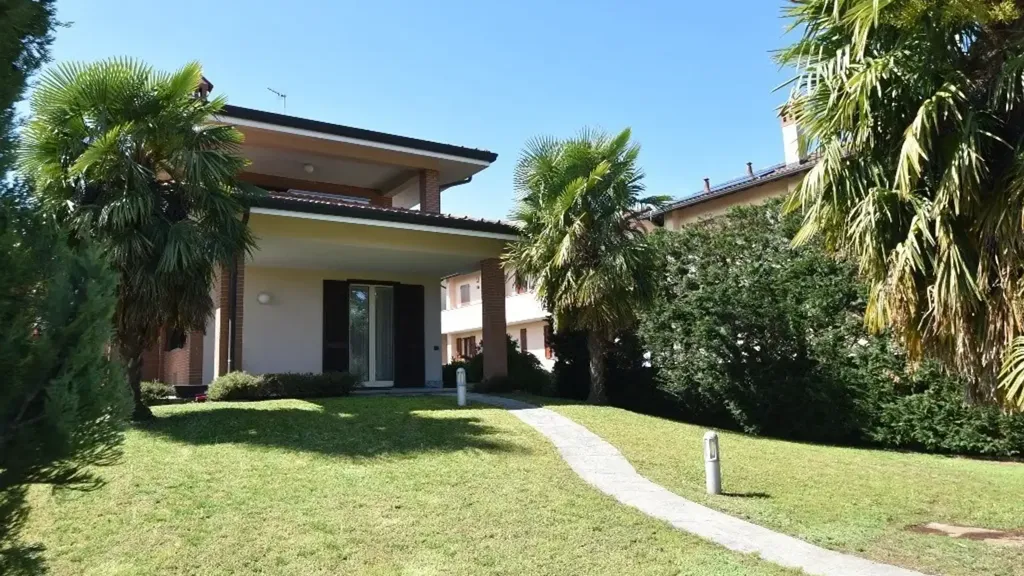 Aed - Villa with Private Garden in Corbetta