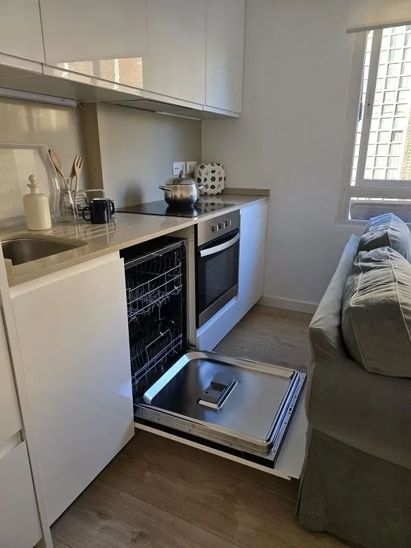 Köök - Modern Studio Flat with Balcony in Retiro