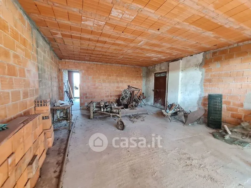 Garaje - Newly Constructed Villa with Large Garage in Viadana