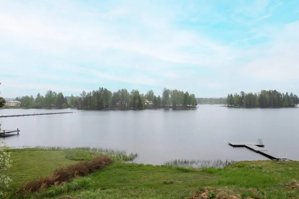 Aed - Villa with Lakefront in Söderbärke