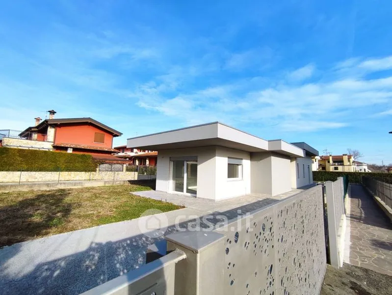 Välivaade - Modern Villa with Private Garden in Filago