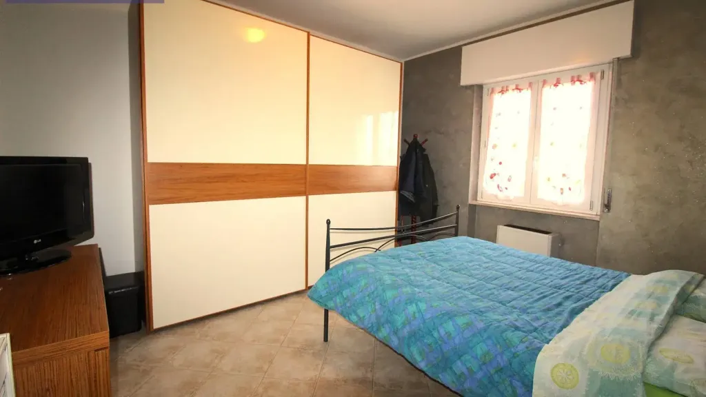 Chambres - Rear-Facing Apartment with Garage in Bressana Bottarone