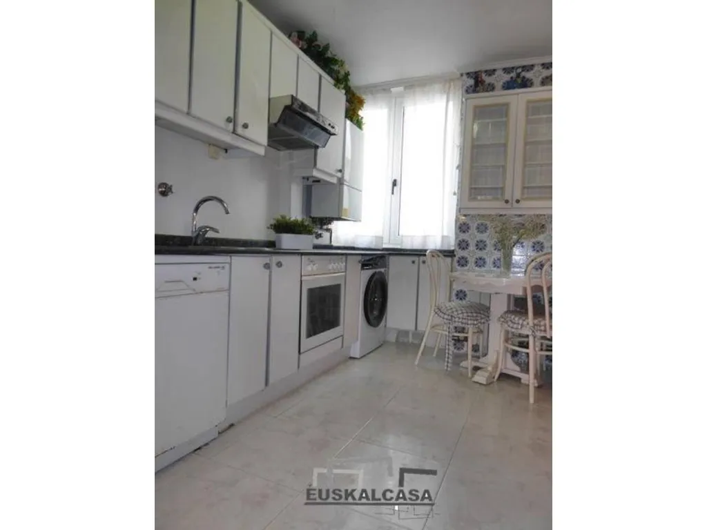 Cuisine - Bright Apartment with Lift in Bilbao