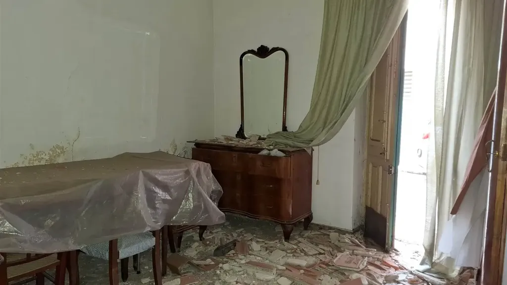 Söögituba - Quadrilocale to Renovate in Palermo