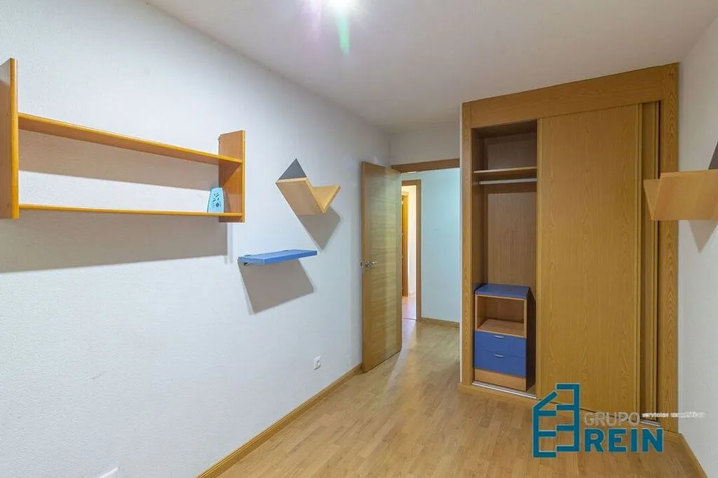 Rooms - 3-Bedroom Apartment with Garage in Recas