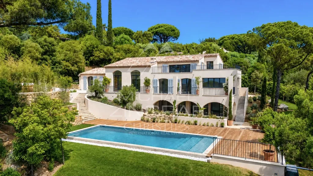 Vue aérienne - Villa Luxueuse avec Vue Mer à Ramatuelle