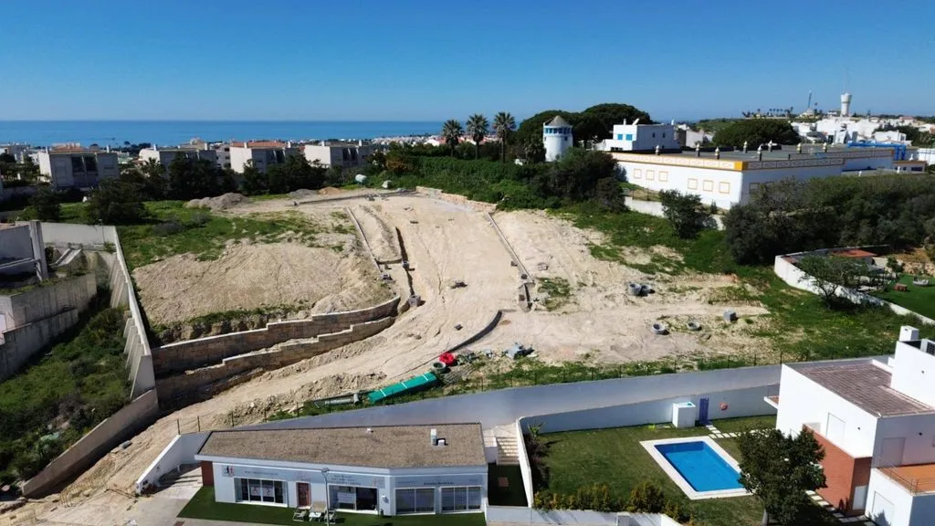 Aed - Urban Plot with Sea Views in Albufeira