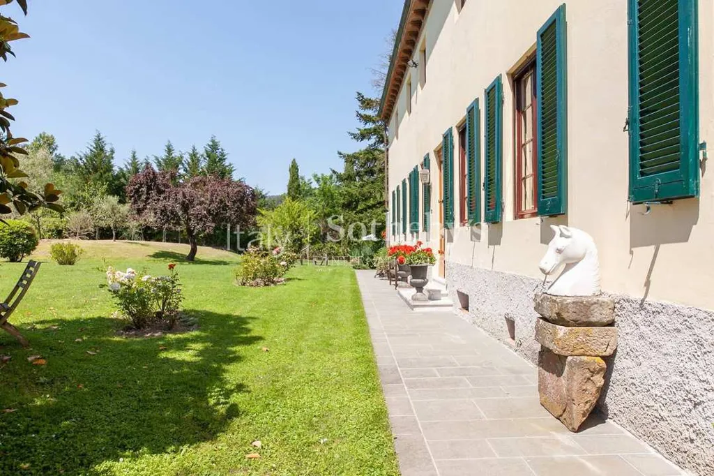 Aed - Historic Villa with Pool near Lucca