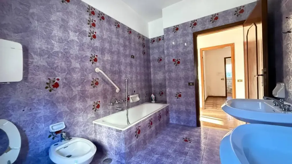 Salles de bain - Apartment with Terraces in Casazza