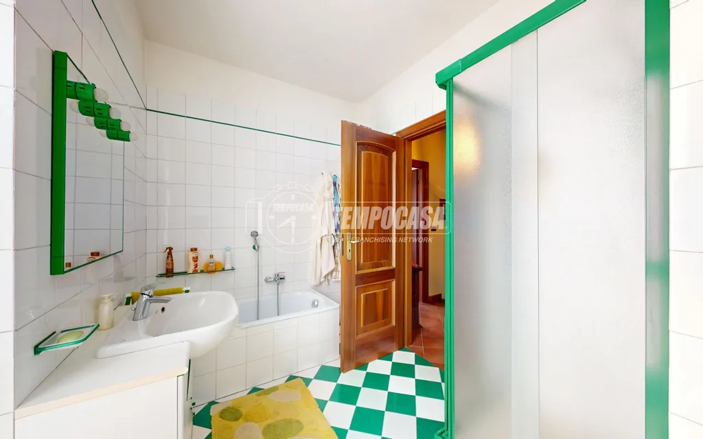 Salles de bain - Three-Level Townhouse with Private Garden in Bra