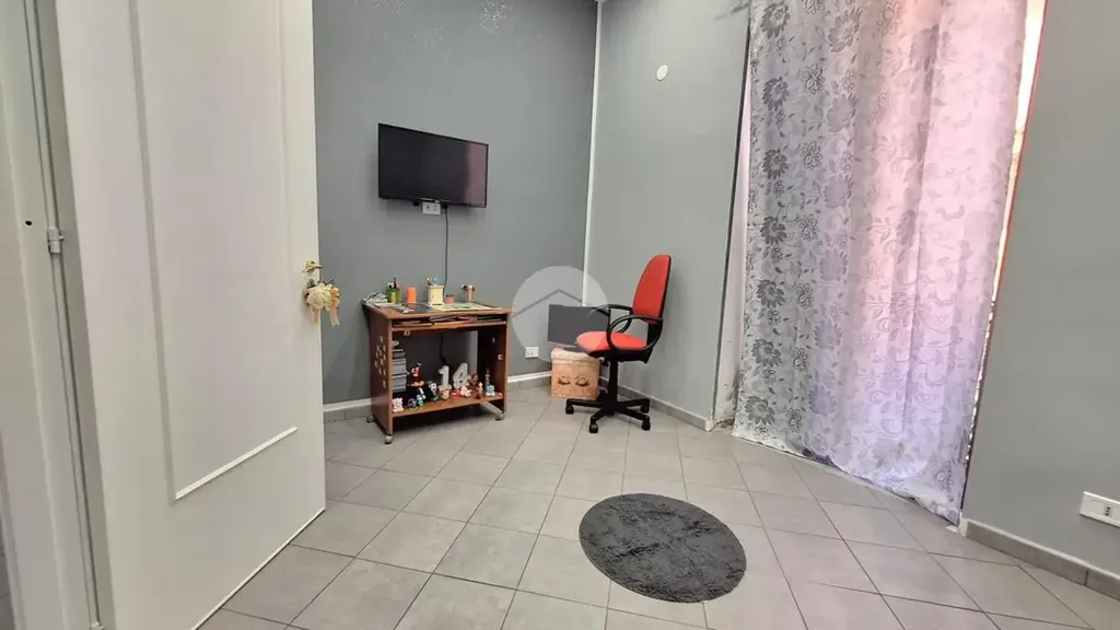 Bureau - Rear-Facing Apartment with Balcony in Palermo
