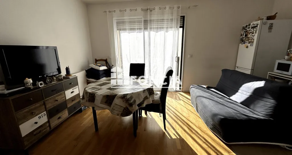 Elutuba - 2-Bed Apartment with South Balcony in Le Coudray