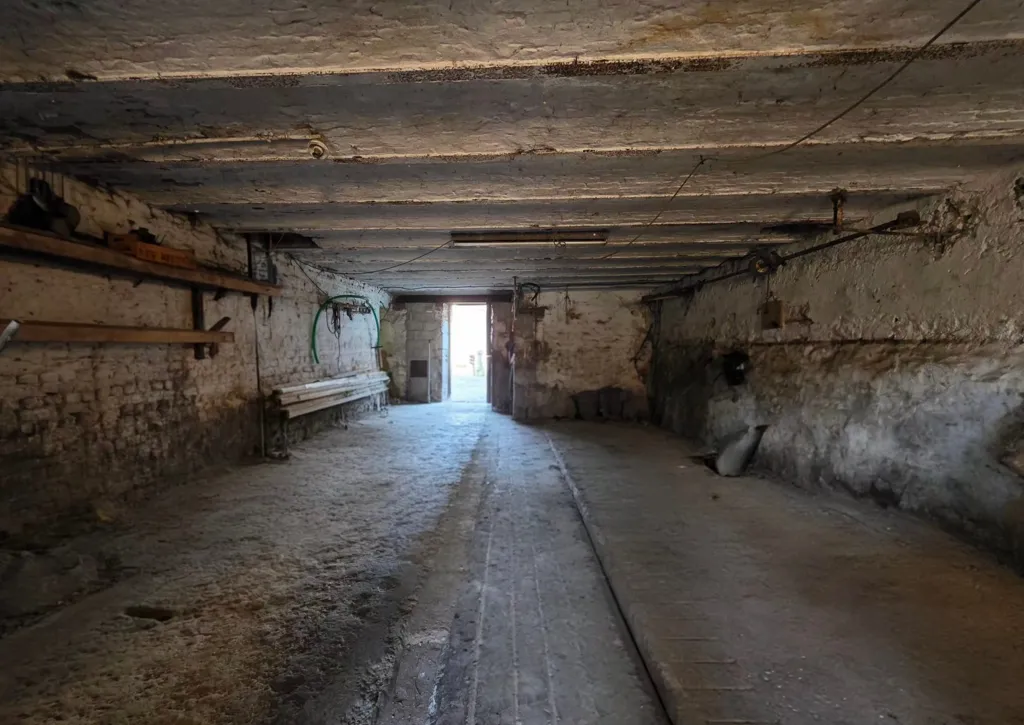 Pièces - Fermette à Rénover avec Grange à Nismes, Viroinval