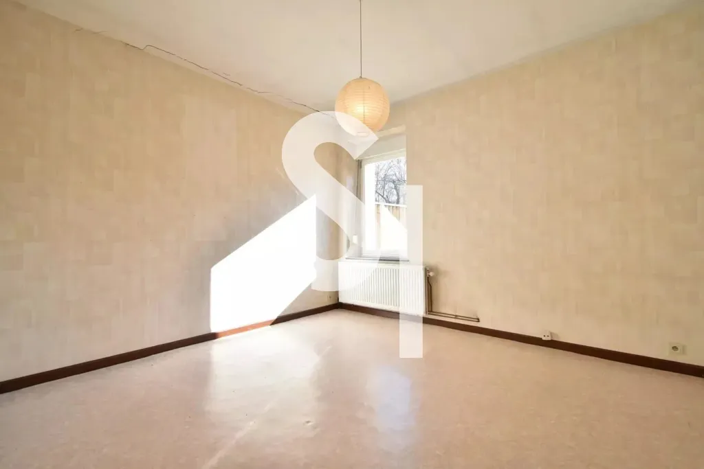 Pièces - Maison à Rénover avec Jardin à Saint-Mard