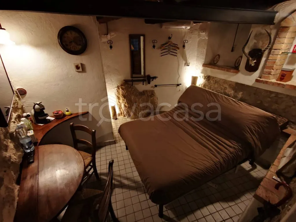 Chambres - Two-Unit House with Balcony in Sermoneta