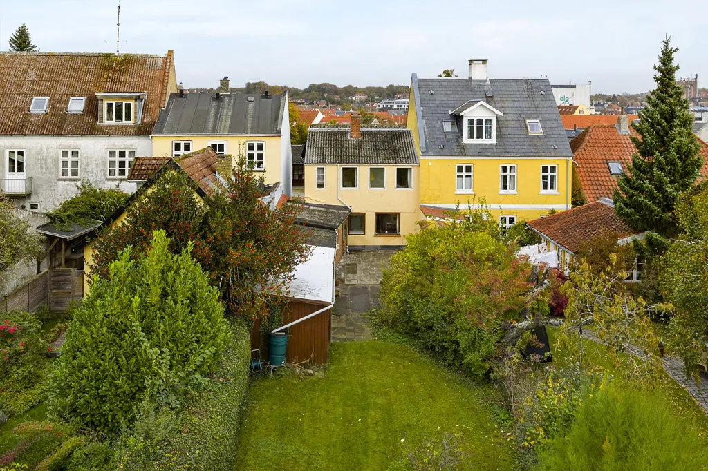 Jardin - Victorian Terrace with Garden in Svendborg