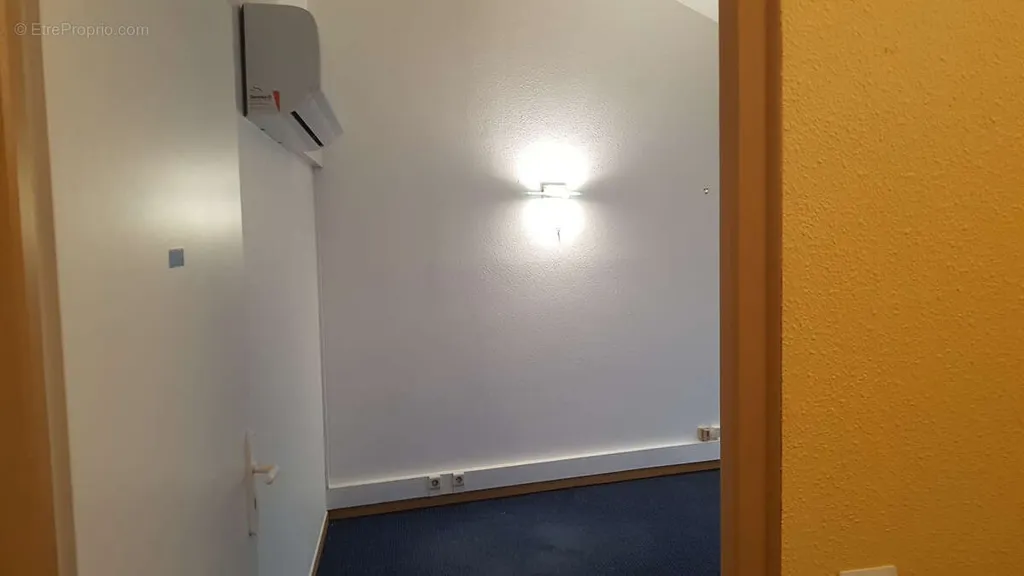 Ingresso - Office Space near Romans Station