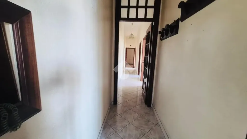 Entrée - Central Trilocale with Balcony in Torre Del Greco