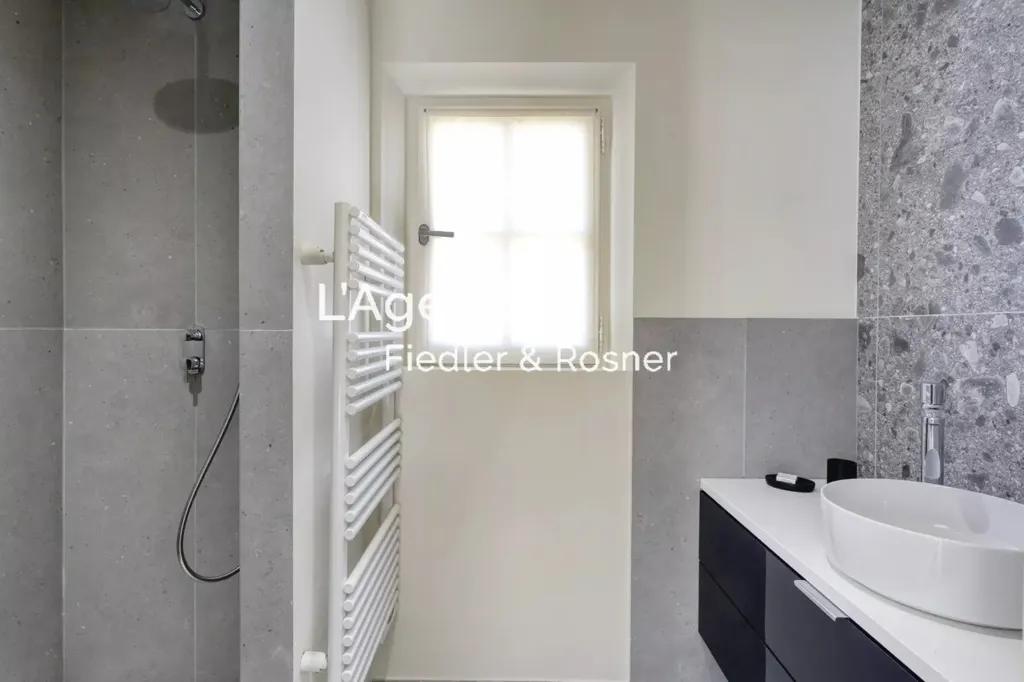 Salles de bain - Villa Rénovée avec Piscine Chauffée à Ramatuelle