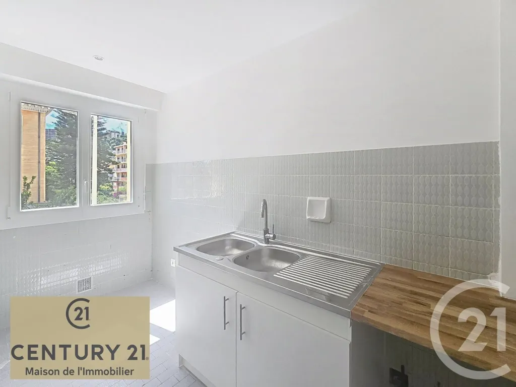 Kitchen - 2-Bedroom Apartment with Balcony in Nice