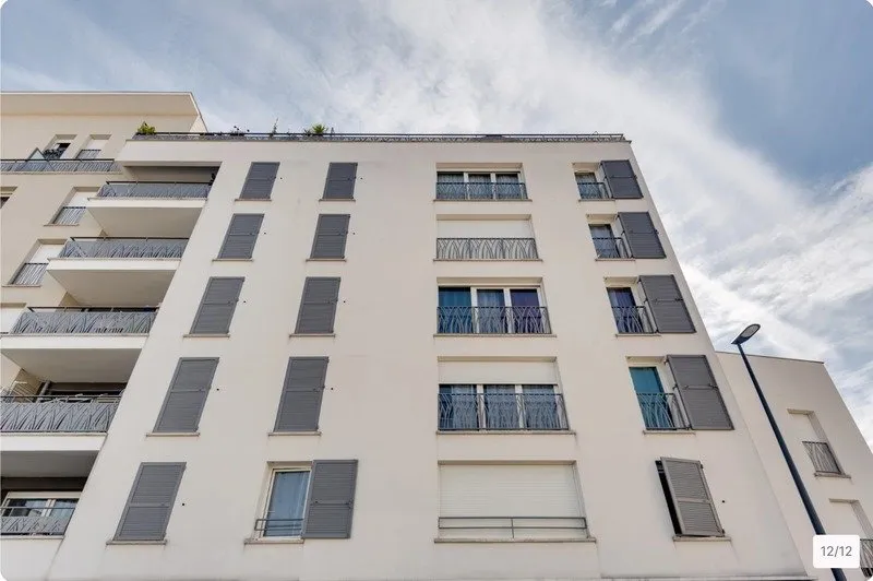 Välivaade - 3-Bedroom Flat with Balcony in Bobigny