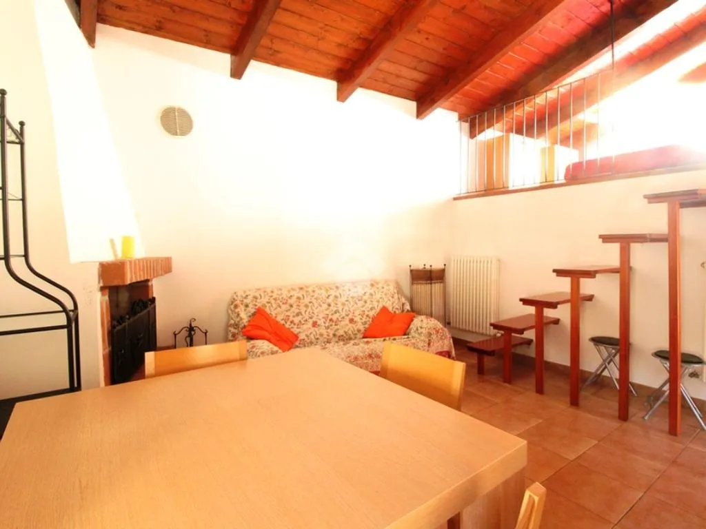 Sala da pranzo - Fully Furnished 3-Bedroom in Parella