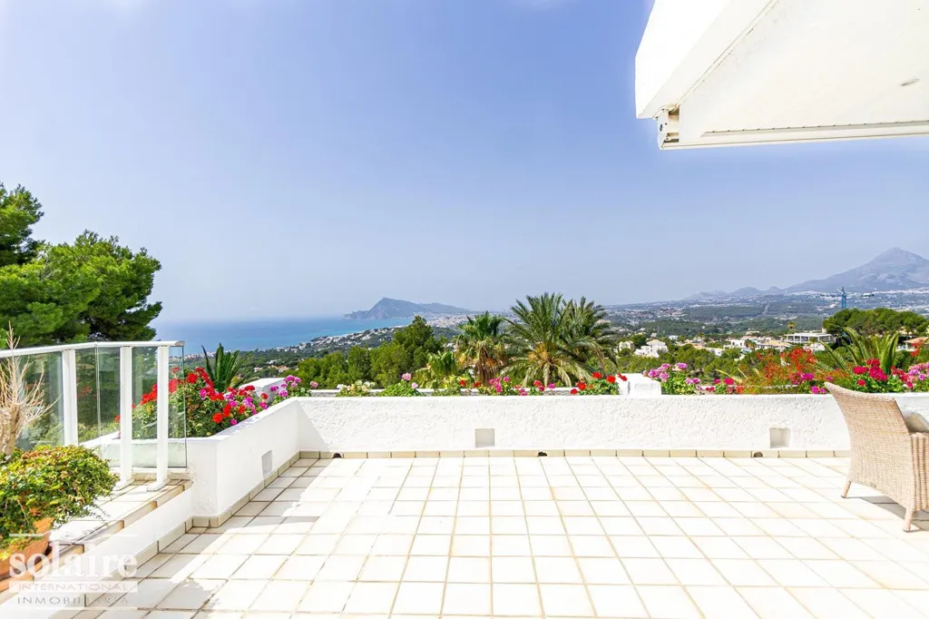 Terrace - Renovated Villa with Sea View in Altea